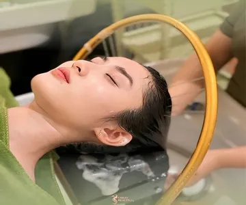 Gội Đầu Dưỡng Sinh Thảo Mộc Là Gì? Và Lợi Ích Vàng Cho Tóc Và Sức Khỏe
